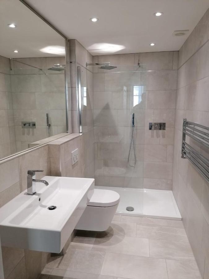 Spinnaker - Self Catering Apartment, Tenby Eksteriør billede