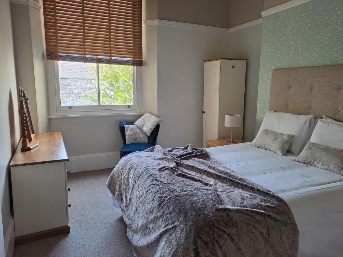 Spinnaker - Self Catering Apartment, Tenby Eksteriør billede